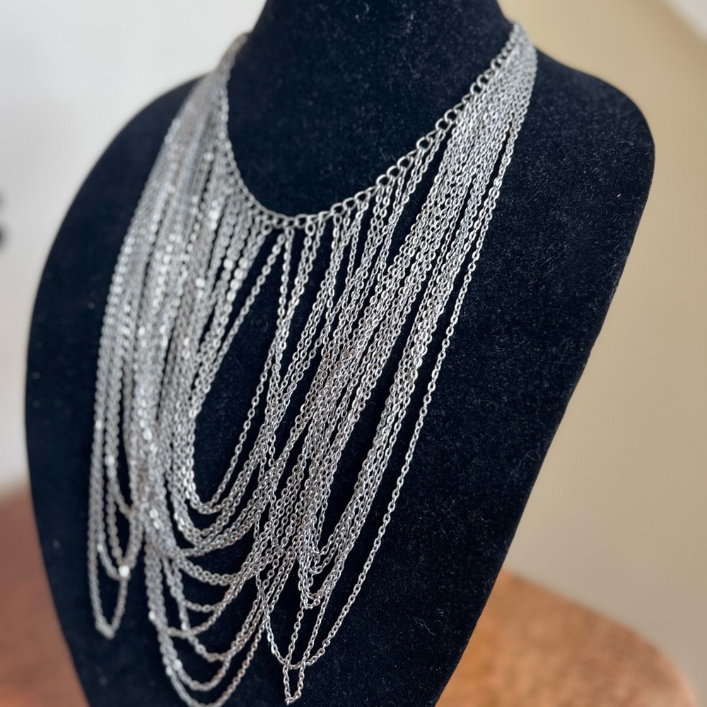 Elegant Silver Tone Chain Necklace